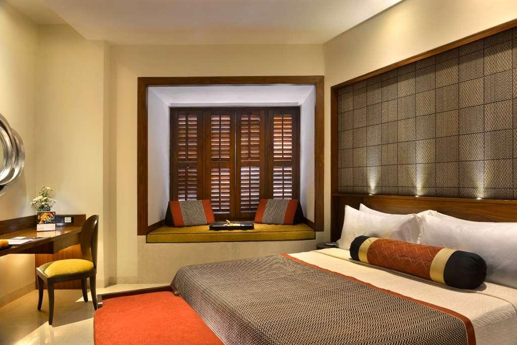 The Lalit Great Eastern Kolkata Hotel Room photo
